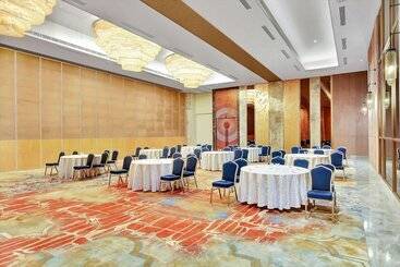 هتل Radisson Red Chandigarh Mohali