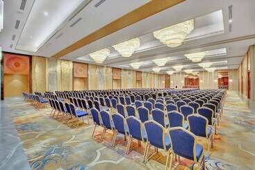 هتل Radisson Red Chandigarh Mohali