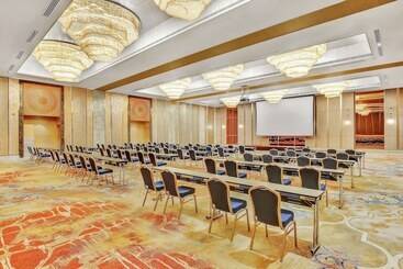 هتل Radisson Red Chandigarh Mohali