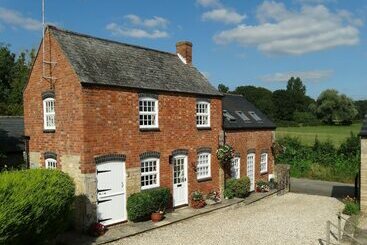 Lovely Quiet Cottage In Kemerton!