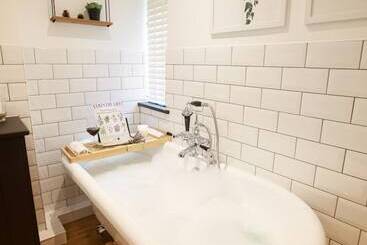 Luxury Thatched Country Cottage   Dartmoor, Devon