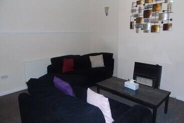 اقامتگاه Lovely 2 Bed House In Bolton Greater Manchester