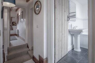 Angle Adventures   4 Bed Cottage   Angle