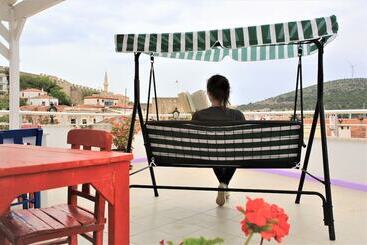 تختخواب و صبحانه Lavender Otel