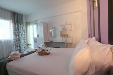 تختخواب و صبحانه Lavender Otel