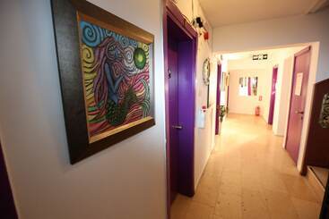 تختخواب و صبحانه Lavender Otel