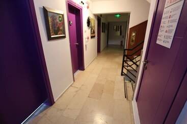 تختخواب و صبحانه Lavender Otel