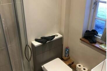 Bramble Cottage With Free Parking