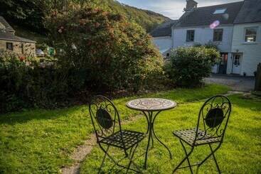 Caleb S Cottage   4 Bed Cottage   Solva