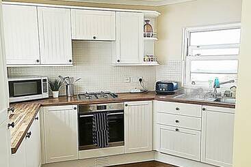 Fishermans Cottage With Stunning Sea Views