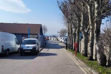 هتل Family Friendly 2 Bed Caravan In Rhyl, North Wales