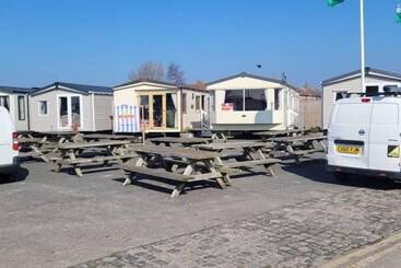هتل Family Friendly 2 Bed Caravan In Rhyl, North Wales