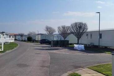 هتل Family Friendly 2 Bed Caravan In Rhyl, North Wales