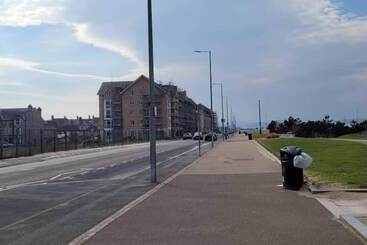هتل Family Friendly 2 Bed Caravan In Rhyl, North Wales