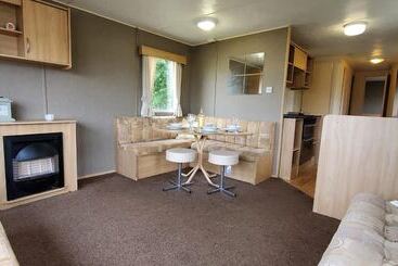 هتل Family Friendly 2 Bed Caravan In Rhyl, North Wales