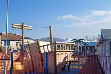 هتل Family Friendly 2 Bed Caravan In Rhyl, North Wales