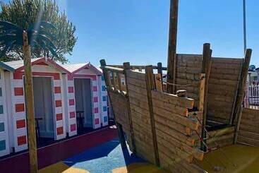 هتل Family Friendly 2 Bed Caravan In Rhyl, North Wales