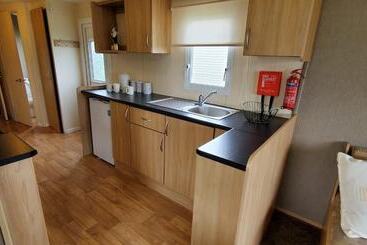 هتل Family Friendly 2 Bed Caravan In Rhyl, North Wales