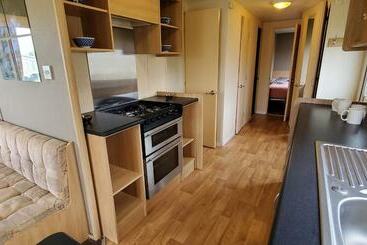 هتل Family Friendly 2 Bed Caravan In Rhyl, North Wales