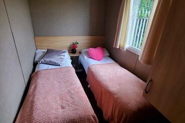 هتل Family Friendly 2 Bed Caravan In Rhyl, North Wales