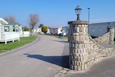 هتل Family Friendly 2 Bed Caravan In Rhyl, North Wales