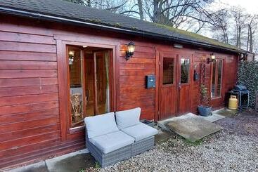 Beautiful 1 Bed Log Cabin In Retford Close To A1