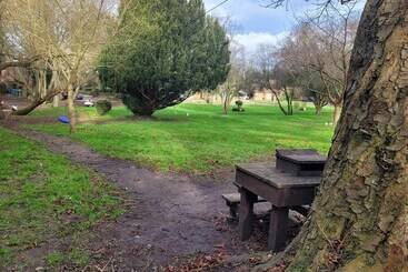 Beautiful 1 Bed Log Cabin In Retford Close To A1