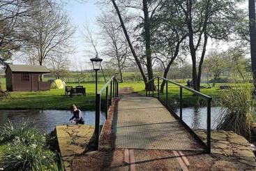 Beautiful 1 Bed Log Cabin In Retford Close To A1