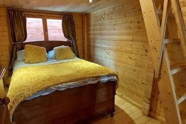 Beautiful 1 Bed Log Cabin In Retford Close To A1