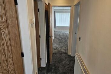 Modern, Spacious Walking Distance To Castle & Town