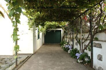 پانسیون Mosteiros Vineyard House