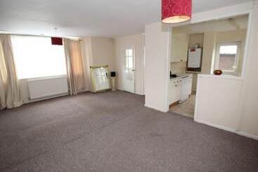 اقامتگاه Inviting 5 Bed House In Stockport Bramhall