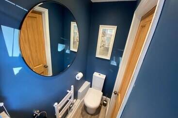 اقامتگاه Luxurious Victorian Villa With Parking, Sleeps Six