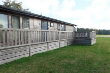 Spacious 2 Bed Lodge In Bury Saint Edmunds