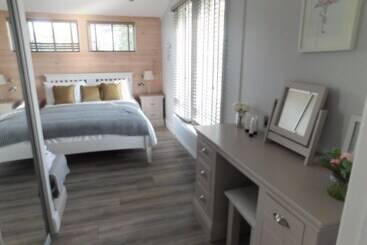 Spacious 2 Bed Lodge In Bury Saint Edmunds