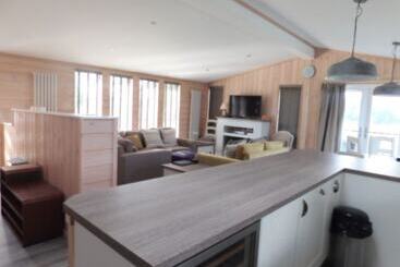 Spacious 2 Bed Lodge In Bury Saint Edmunds