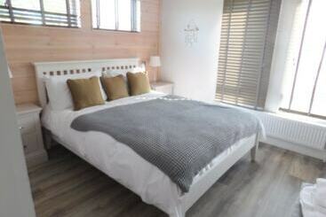 Spacious 2 Bed Lodge In Bury Saint Edmunds