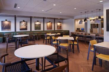 هتل Fairfield By Marriott Inn & Suites Palmdale West