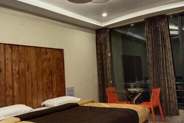 پانسیون Green Park Grand Inn