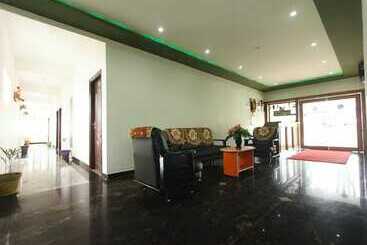 پانسیون Green Park Grand Inn