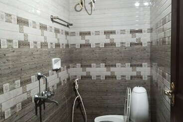 پانسیون Green Park Grand Inn