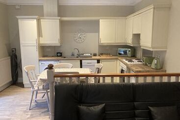 Pinewood Cottage Deluxe Self Catering Apartments