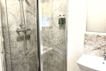 Pinewood Cottage Deluxe Self Catering Apartments