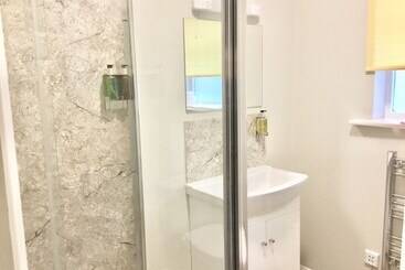 Pinewood Cottage Deluxe Self Catering Apartments
