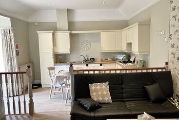 Pinewood Cottage Deluxe Self Catering Apartments
