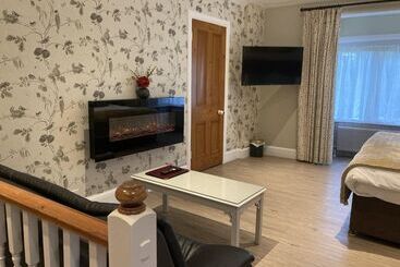 Pinewood Cottage Deluxe Self Catering Apartments