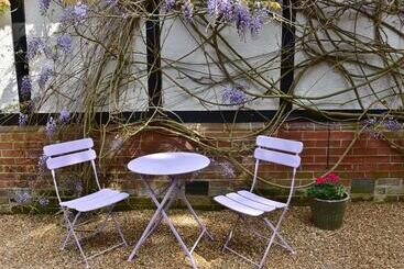Pinewood Cottage Deluxe Self Catering Apartments