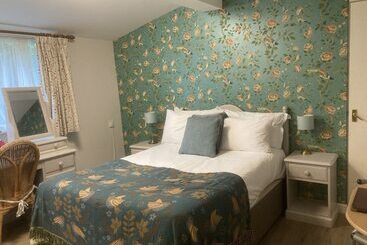Pinewood Cottage Deluxe Self Catering Apartments