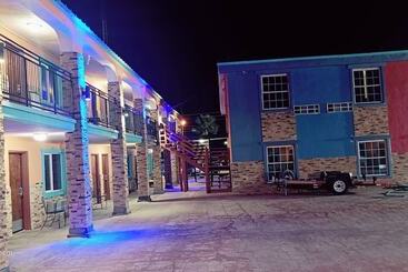 B&j Hotel And Apartments