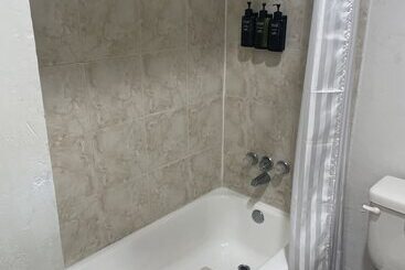B&j Hotel And Apartments